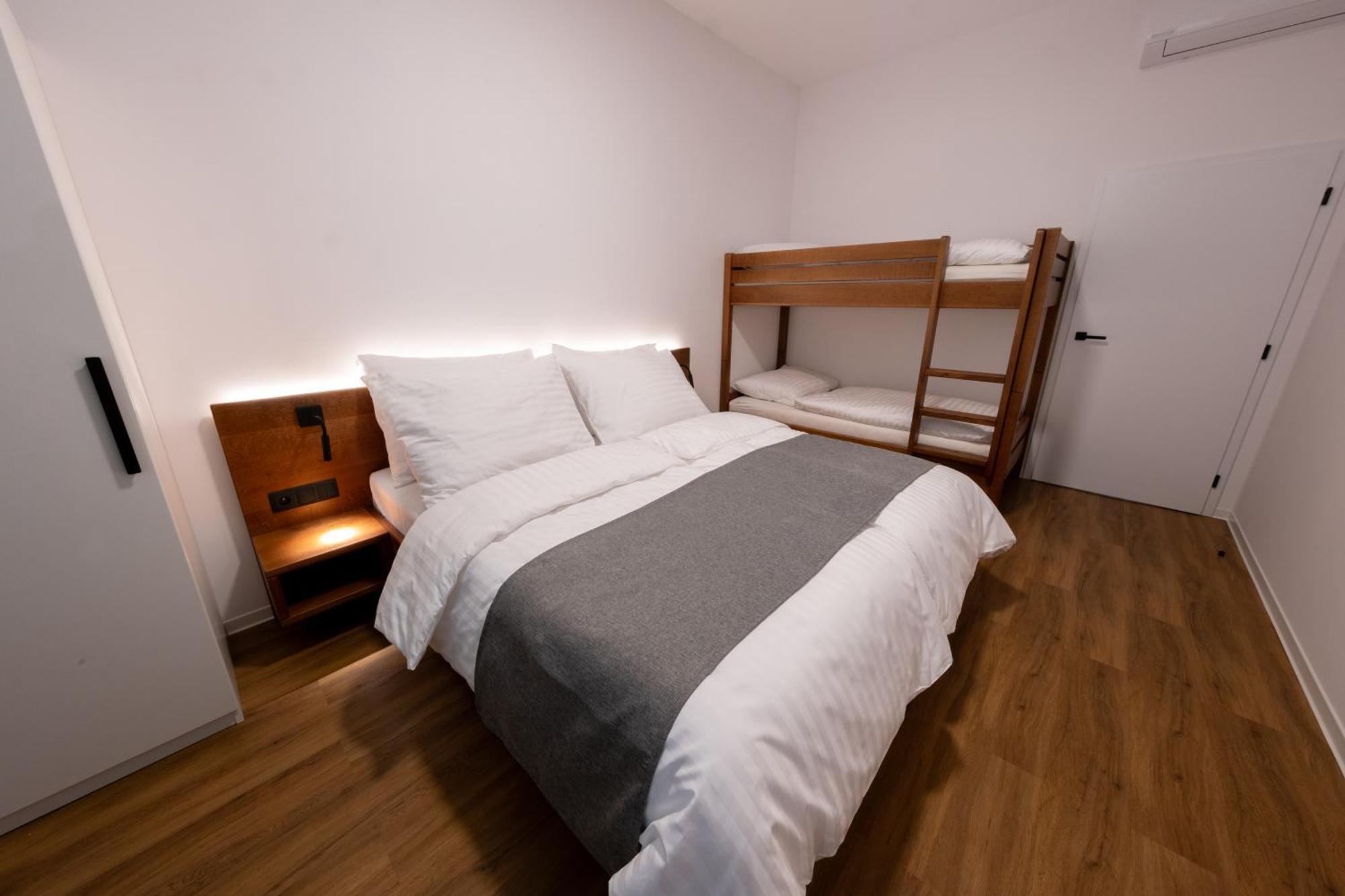 It Centrum Apartments Врхлабі Номер фото